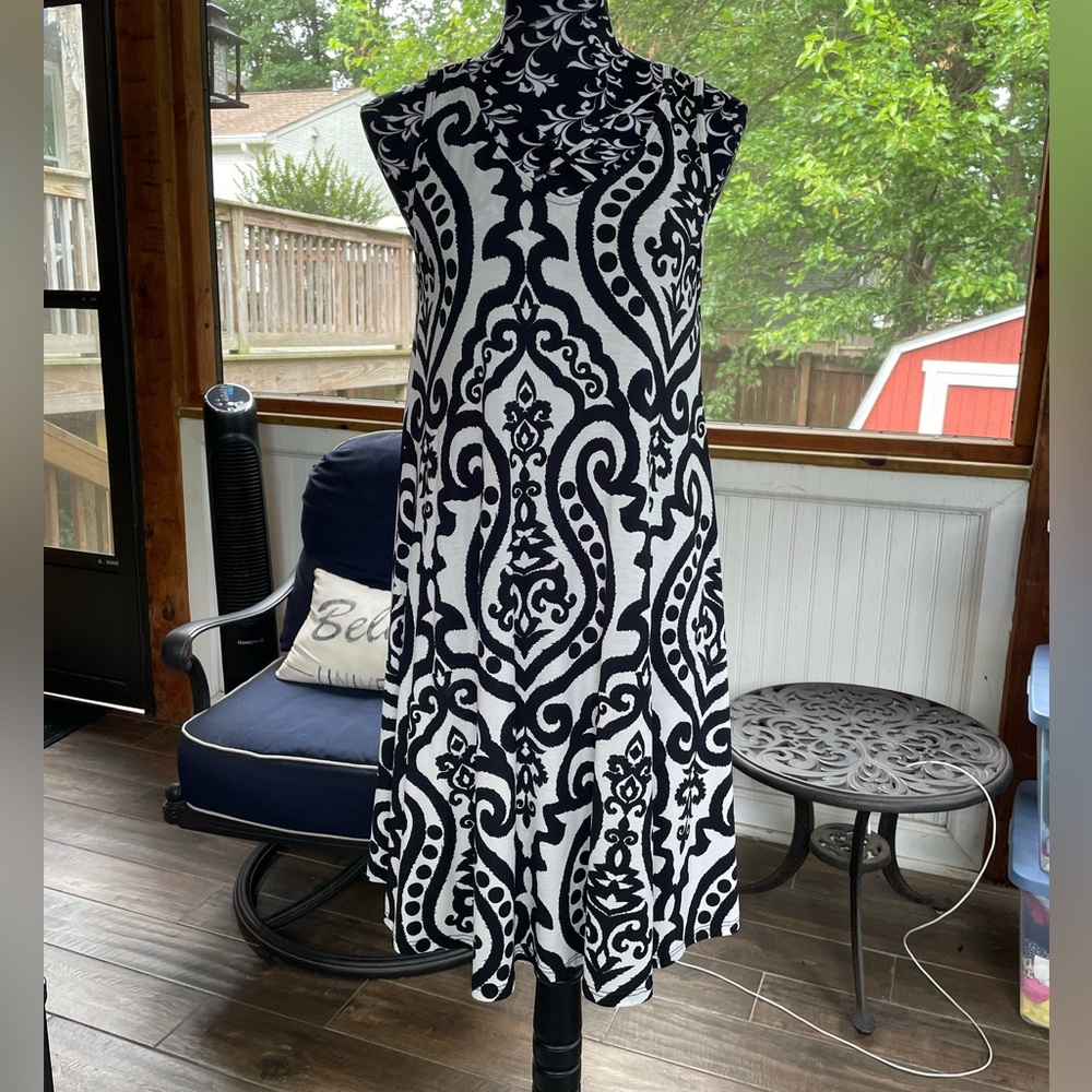 Chic Black and White Patterned Midi Dress